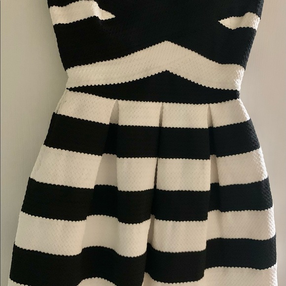 NWOT BCBG Azria  strapless  Dress - Picture 4 of 5